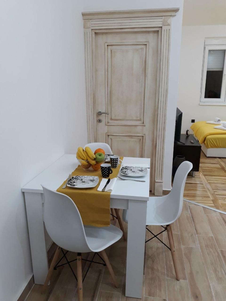 Sweet Yellow Apartment Belgrad Exterior foto