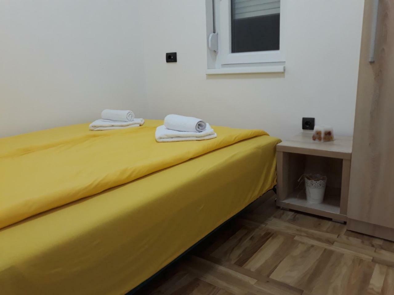 Sweet Yellow Apartment Belgrad Exterior foto